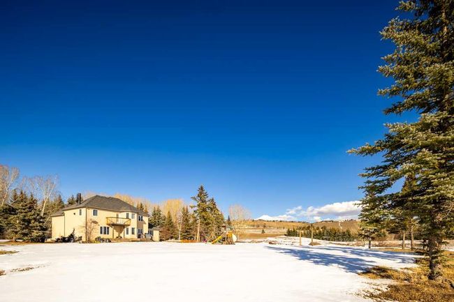 25273 Lower Springbank Road, Home with 3 bedrooms, 2 bathrooms and 6 parking in Rural Rocky View County AB | Image 35