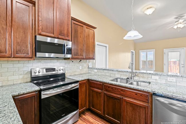 1B - 118 Navarro Crossing Rd, Condo with 3 bedrooms, 2 bathrooms and null parking in Seguin TX | Image 7