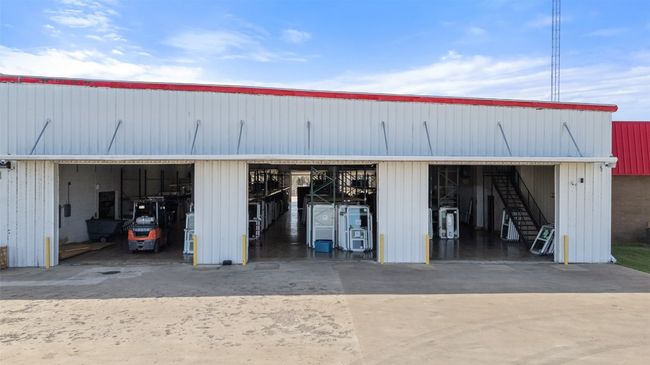 901 S Main St, Home with 0 bedrooms, 0 bathrooms and 40 parking in Taylor TX | Image 6