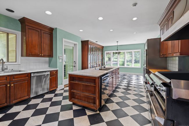 37 Green Acre Ln, House other with 7 bedrooms, 6 bathrooms and null parking in Westport CT | Image 9