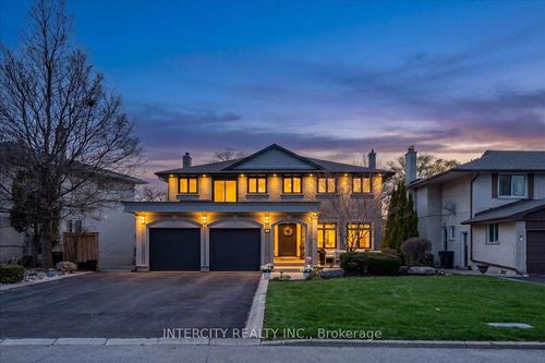 61 Golfwood Hts, Etobicoke, ON, M9P3L8 | Card Image