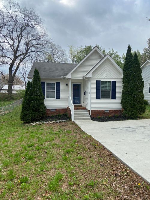 104 Oak Ave, Dickson, TN, 37055-1225 | Card Image