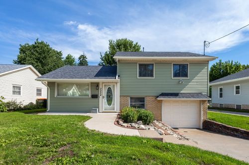 3224 W Locust Street, Davenport, IA, 52804 | Card Image