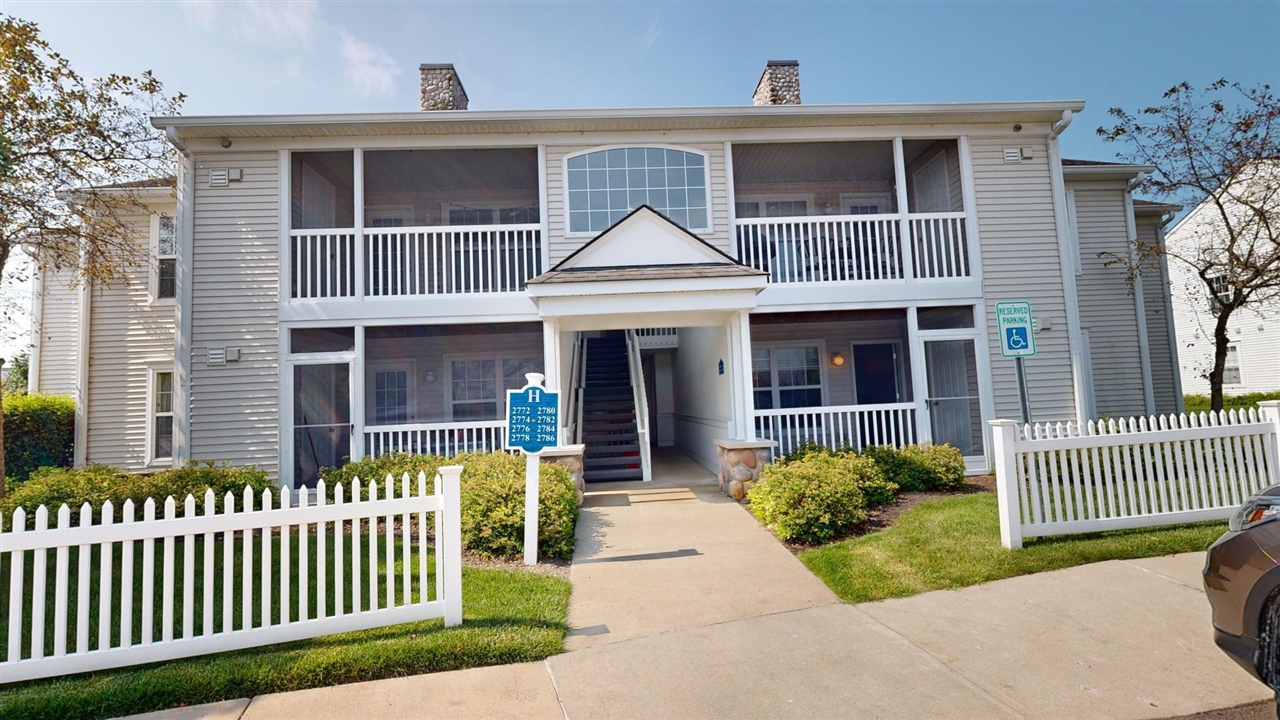 Knightsbridge Cir, Ann Arbor, MI 48105