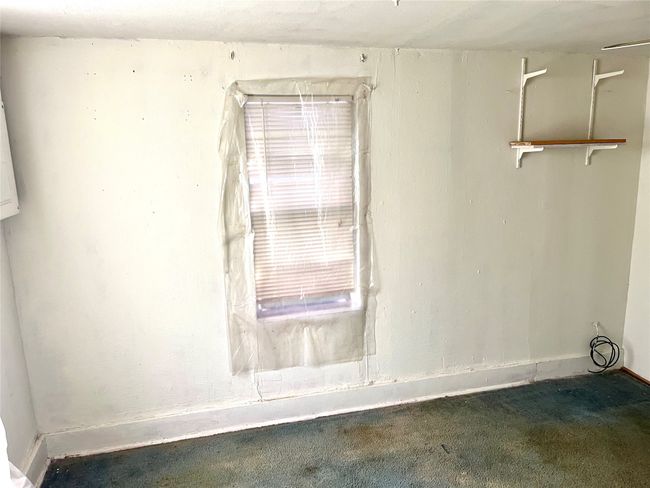 Empty room with baseboards | Image 10