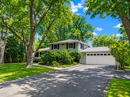 8 E Rollins Rd, Round Lake Beach, IL, 60073-1302 | Card Image