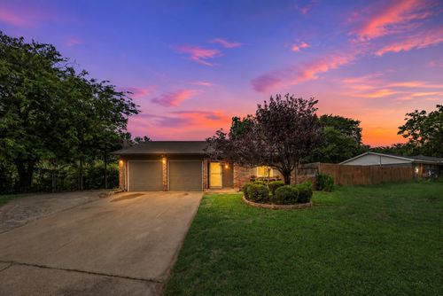 117 Myrtle Ct, Hurst, TX, 76053-6624 | Card Image