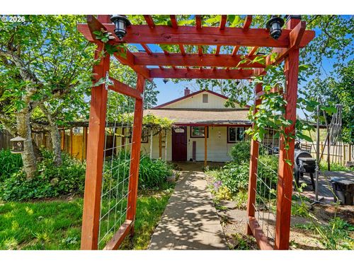 318 Westfield St, Silverton, OR, 97381 | Card Image