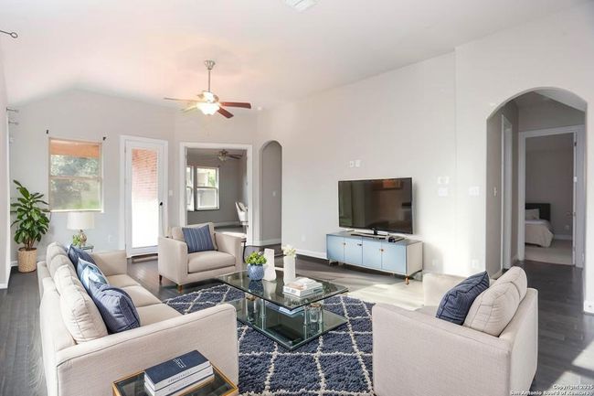 7927 Anza Run, House other with 4 bedrooms, 3 bathrooms and null parking in Boerne TX | Image 7