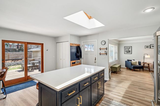 08_interior.jpg | Image 10