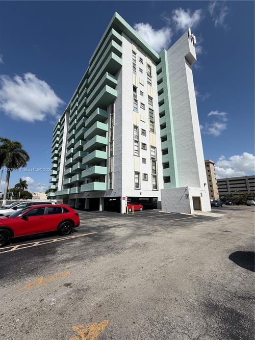 308-1825 W 44th Pl, Hialeah, FL, 33012-7443 | Card Image