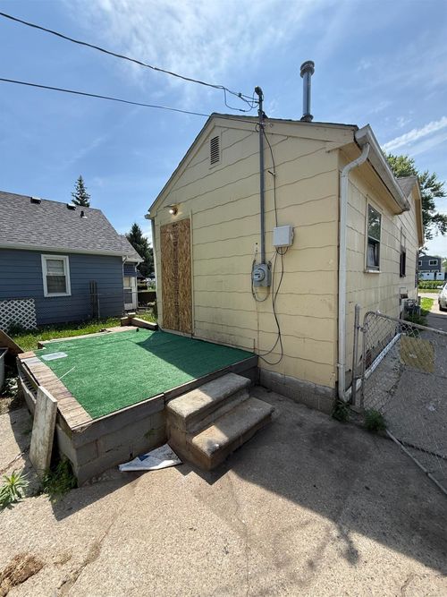 8459 Republic Ave, Warren, MI, 48089-1715 | Card Image