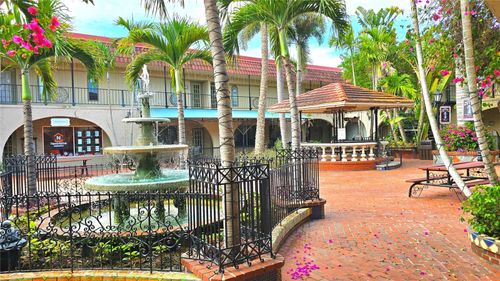17-and-18a-530 Us Highway 41 Byp S, VENICE, FL, 34285-4724 | Card Image