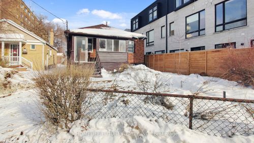 471 Vaughan Rd, York, ON, M6C2P5 | Card Image