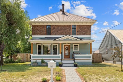 312 E 3rd St, Cle Elum, WA, 98922-1212 | Card Image