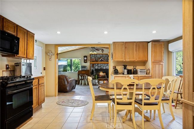 22864 Alder Ln, House other with 1 bedrooms, 2 bathrooms and 4 parking in Crestline CA | Image 11