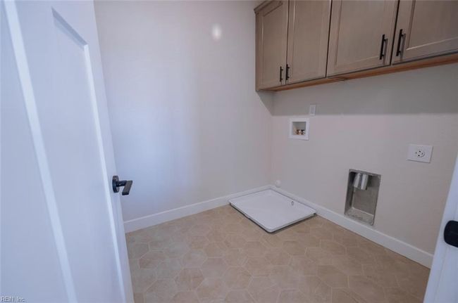 Photo of Similar Model | Image 15