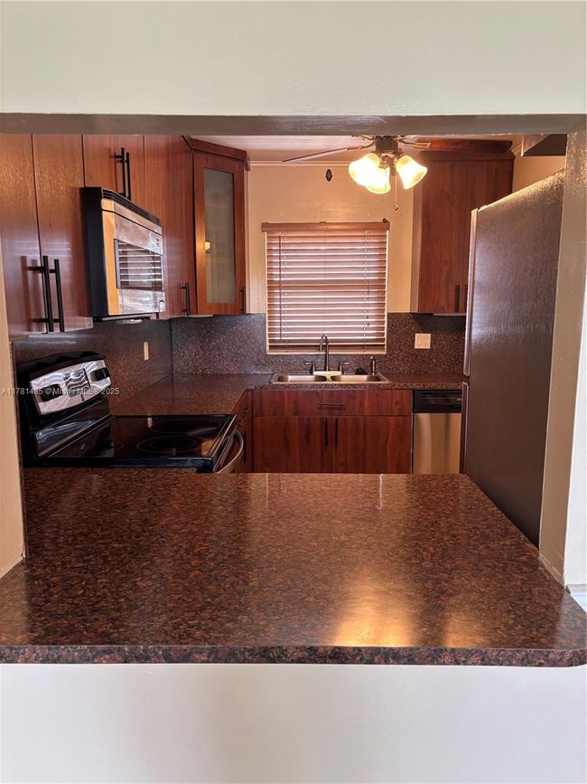 APT-402 - 9421 Evergreen Pl, Condo with 2 bedrooms, 2 bathrooms and null parking in Davie FL | Image 5