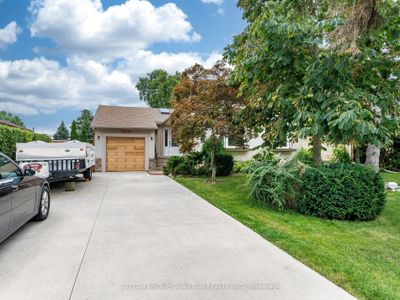 1842 Christopher Rd, House other with 3 bedrooms, 2 bathrooms and 10 parking in Mississauga ON | Image 2