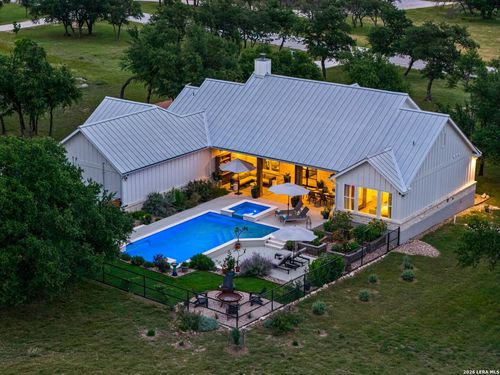 2009 Axis Cir, Fredericksburg, TX, 78624-2384 | Card Image