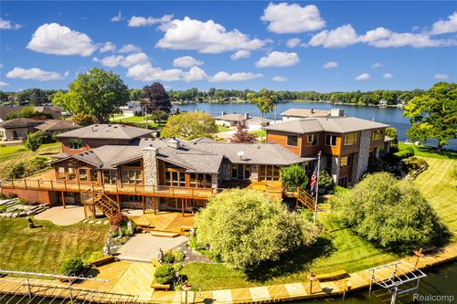 4190 Aquarina St, Waterford, MI, 48329-2118 | Card Image