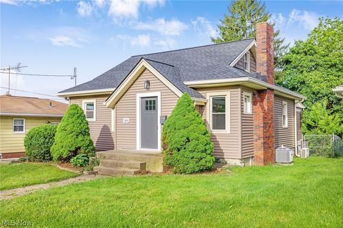 184 Edgehill Dr, Akron, OH, 44312-1335 | Card Image