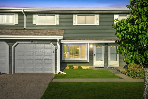 34040 N White Oak Ln, Gurnee, IL, 60031-4446 | Card Image
