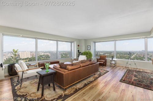 apt-2407-1300 E Lafayette St, Detroit, MI, 48207-2924 | Card Image