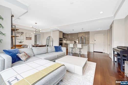 150 Henley Pl, Weehawken, NJ, 07086-1303 | Card Image
