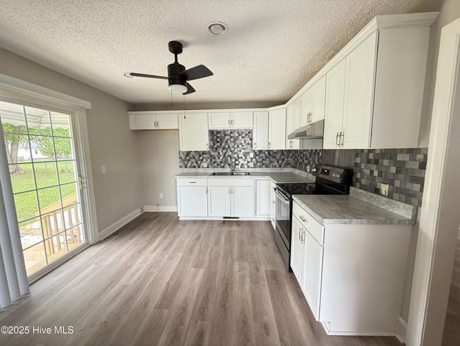 Kitchen | Image 11