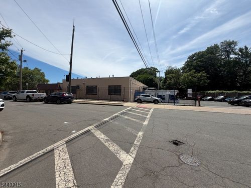 123 Manchester Pl, Newark, NJ, 07104-1703 | Card Image