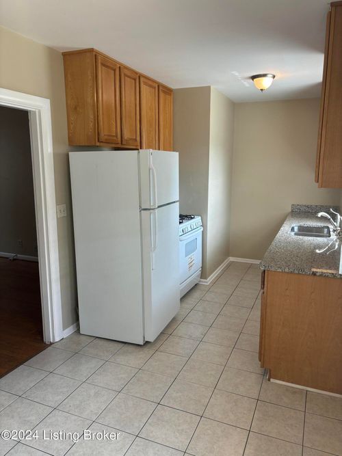 9-3802 Nanz Ave, Louisville, KY, 40207-4915 | Card Image