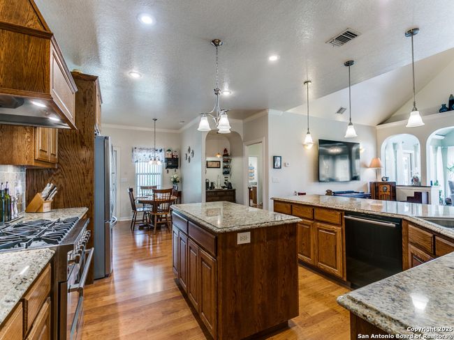 6840 S Loop 1604 W, House other with 3 bedrooms, 3 bathrooms and null parking in Von Ormy TX | Image 15