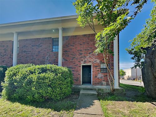 930 Southmoor Dr, Arlington, TX, 76010-5840 | Card Image