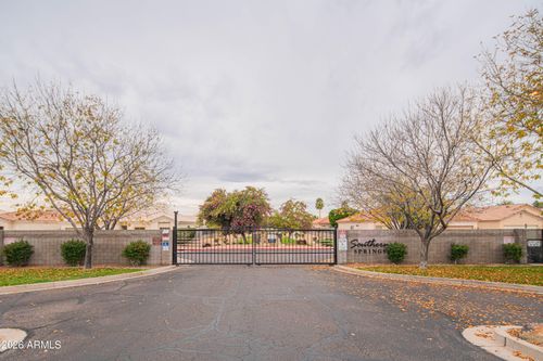 2621 E Pecan Rd, Phoenix, AZ, 85040-3653 | Card Image