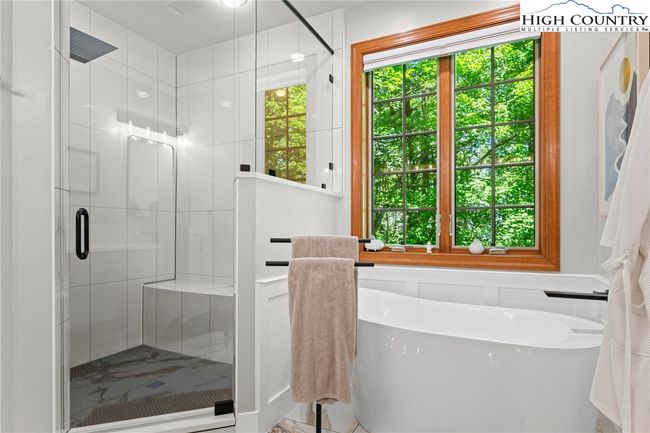 Soaker Tub and Rain Shower | Image 16