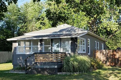 448 Maple St, Fennville, MI, 49408-8425 | Card Image