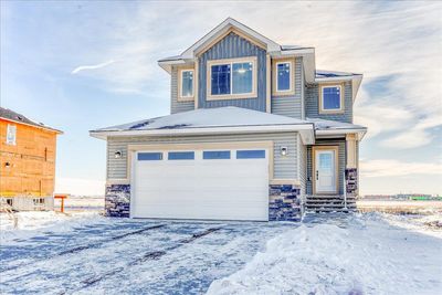 810 Edgefield St, House detached with 3 bedrooms, 2 bathrooms and 4 parking in Strathmore AB | Image 1