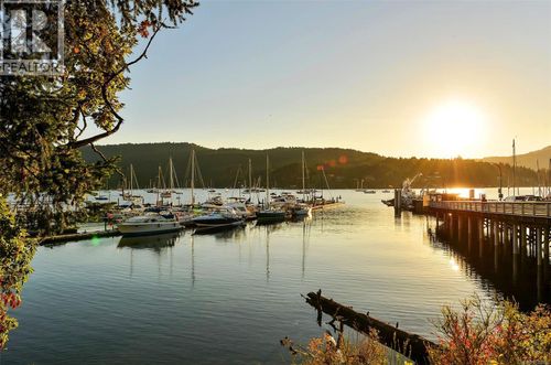 7037 Wallace Dr, Brentwood Bay, BC, V8M1E9 | Card Image