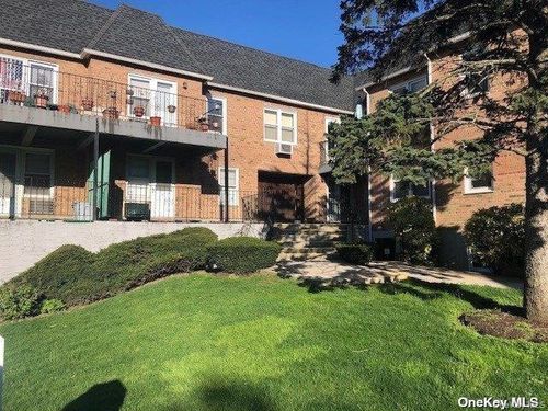 apt-a22-570 Broadway, Lynbrook, NY, 11563-3902 | Card Image