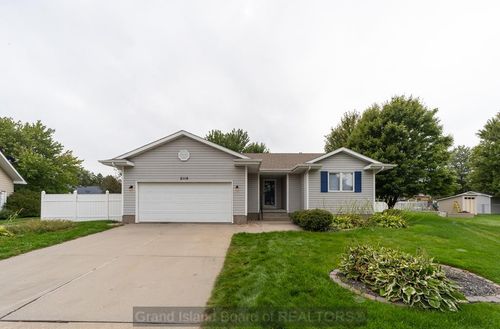 2110 Topeka Cir, Grand Island, NE, 68803-2257 | Card Image