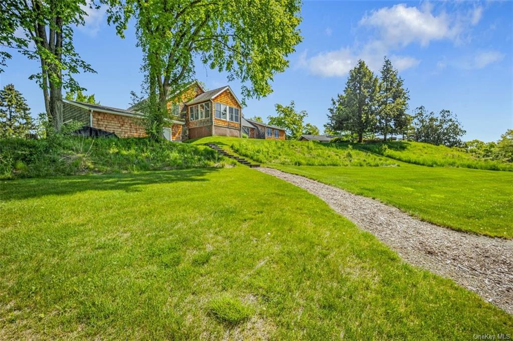 Marakill Ln, New Paltz, NY 12561
