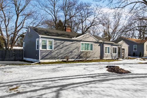 245 Perry St, Lake Orion, MI, 48362-3356 | Card Image