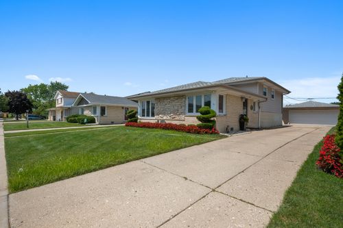 8426 W Betty Ter, Niles, IL, 60714-1831 | Card Image