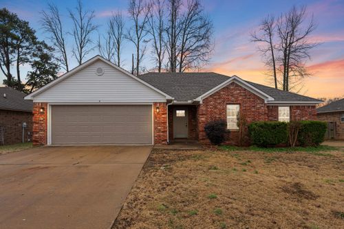 4 Bishop Ln, Conway, AR, 72032-8624 | Card Image