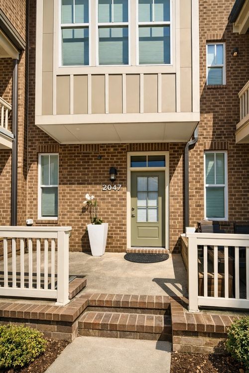 207 Porter Village Cir, Nashville, TN, 37206-2599 | Card Image