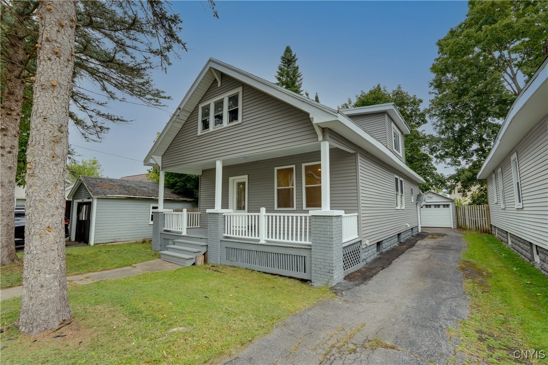 Woodlawn Ave, Utica, NY 13502