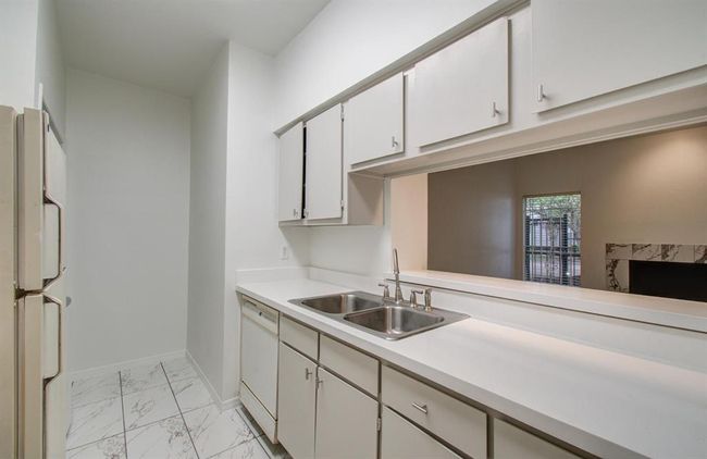 APT-3 - 1818 Augusta Dr, Townhouse with 2 bedrooms, 1 bathrooms and 1 parking in Houston TX | Image 10