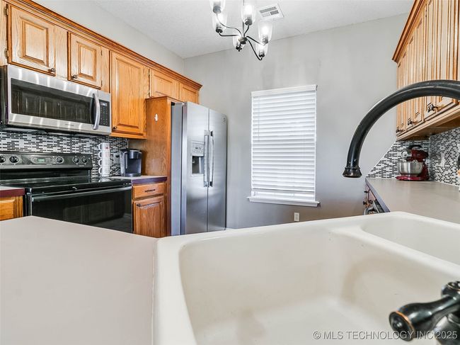2018 Briarwood St, House other with 3 bedrooms, 2 bathrooms and null parking in Stroud OK | Image 25