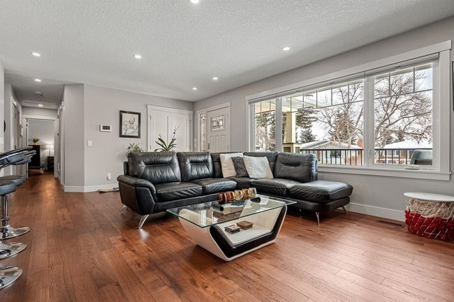 2231 38 St Sw, House detached with 4 bedrooms, 3 bathrooms and 4 parking in Calgary AB | Image 9